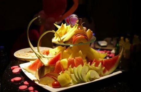 工伤|员工上班时被精神病同事砍死被认定为工伤，公司不认账！法院这样判