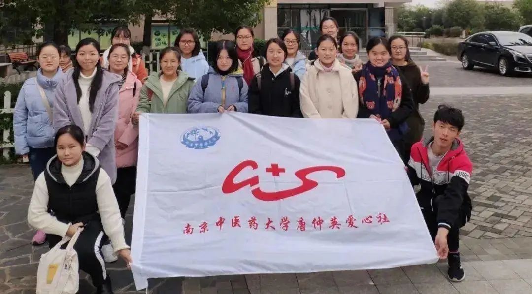 正能量|21岁女医学生的这个决定，让全网狂赞！