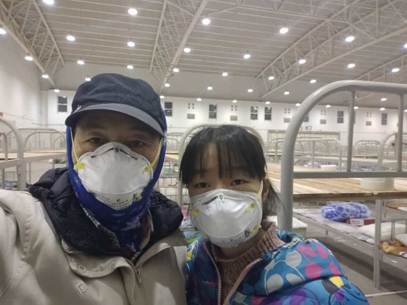 『武汉市』武汉方舱医院的00后“搬运工”