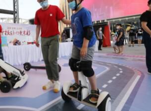 电动平衡车平衡车摔伤相当于掉下3层楼？！中消协：可别当玩具了