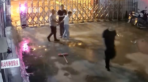 |无证驾驶被扣摩托车后 15岁少年潜入交警队偷车