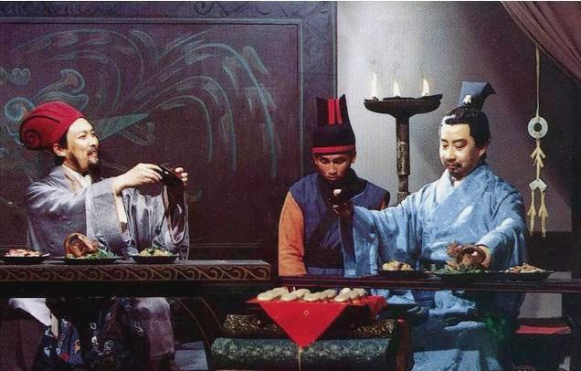 "分餐制"再次成为热点话题,引发了社会各界人士的热烈讨论:"古代人分