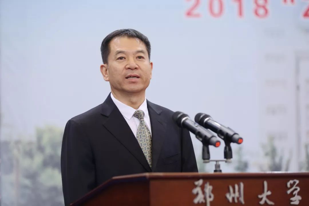 河南省体育局局长李俊峰宣布2018年"郑大杯"欧亚荷球锦标赛开幕郑州