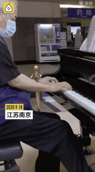 |老两口每周去医院却不看病 原因很暖心