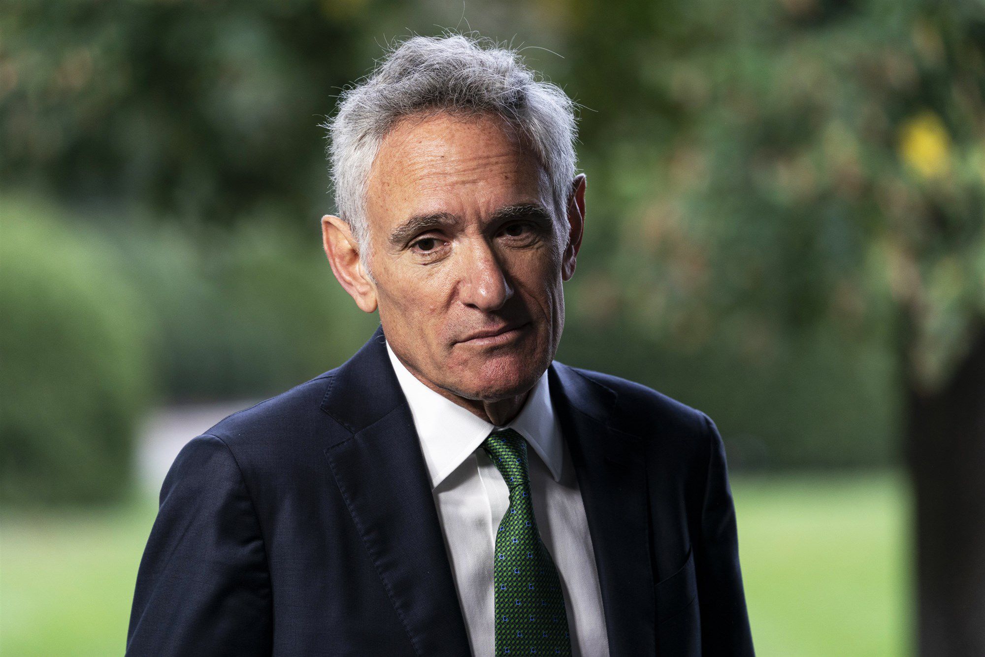 |白宫高级顾问质疑口罩的推文被删 同事称其工作时经常不戴口罩