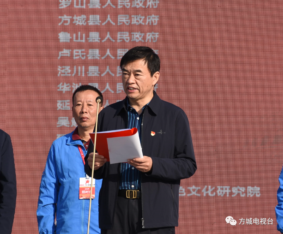 方城县委副书记潘自钦和康宝集团副总经理温东升分别致辞,林爽爽代表