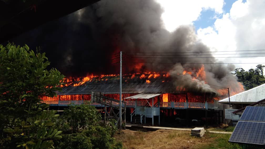 消防局马来西亚沙捞越州一原住民传统特色长屋起火 60人无家可归