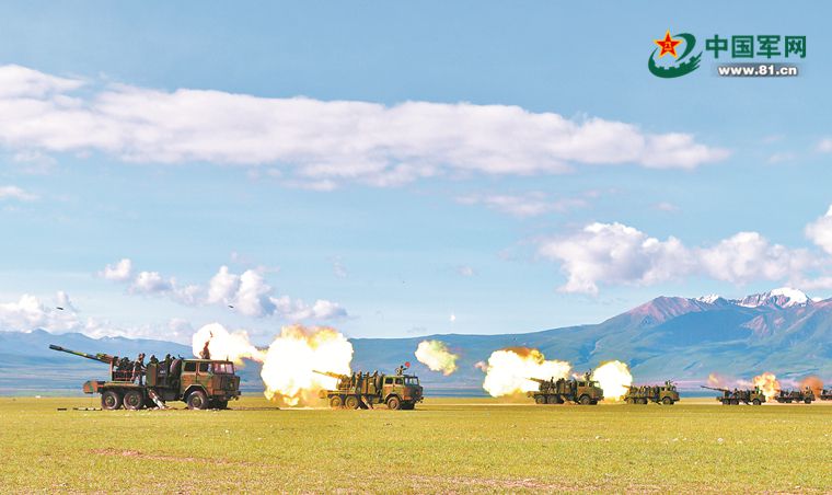 中国军情|提心吊胆！海拔4700米高寒山地演训 炮弹从头顶飞过