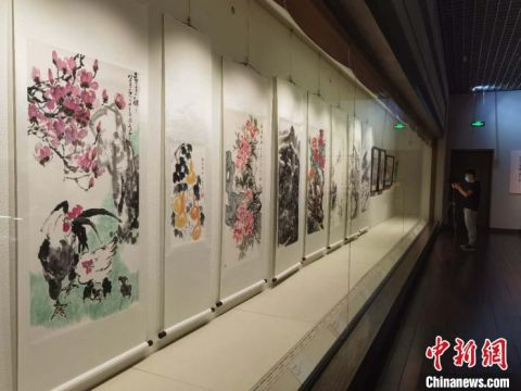 中医山西举办抗疫主题捐赠展 9米药方长卷展示中医魅力