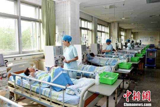 图为青海省人民医院肾内科血液净化中心。　孙莹 摄