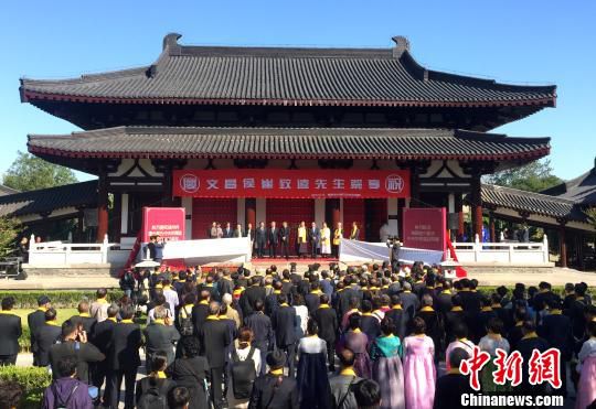 图为10月15日，近400名韩国崔氏后裔相聚扬州祭享崔致远。　崔佳明 摄