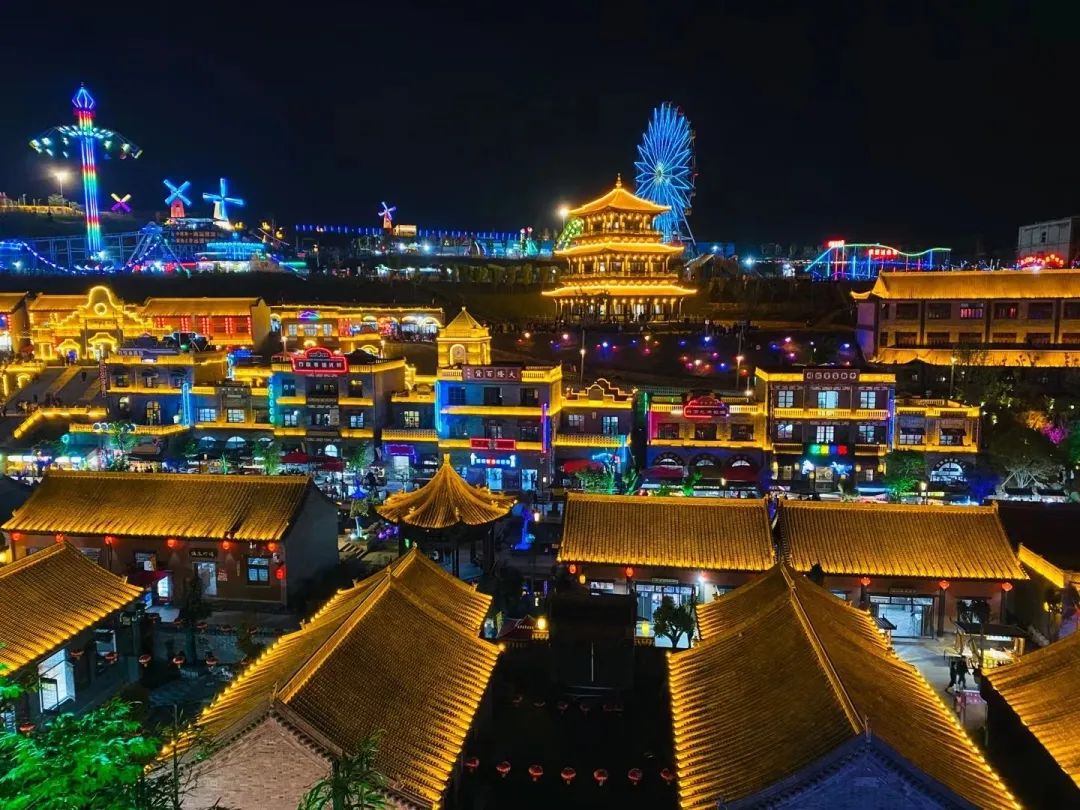 洛阳龙凤山古镇是一座传承宋代文化的综合性旅游度假区.