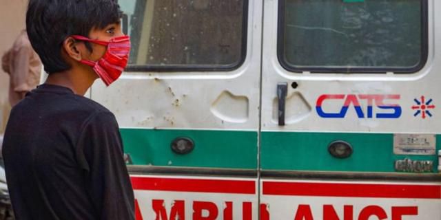 卢比|印度救护车司机向新冠患者索要高额路费，母子付不起被赶下车