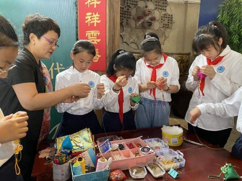 如皋江苏如皋市平园池村：荷花鼓了荷包，香囊留住乡愁