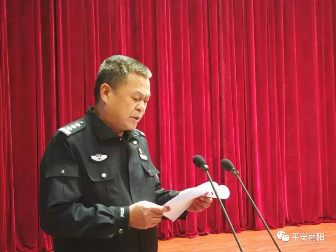 局党委委员,交通管理支队支队长崔春晖代表市公安局做了唯一典型发言