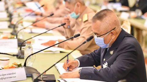 陆军泰国疫情缓解 提议试行解除宵禁15天