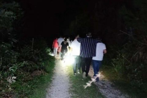 违法犯罪|公司带22名员工进山团建迷路被困 警方连夜开展救援