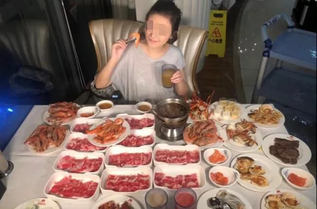 大胃王|自伤身体又浪费食物，“大胃王”式直播到底示范了什么？！