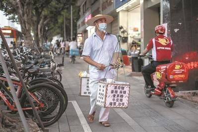 口罩|口罩坚持戴 高温中“逆行”