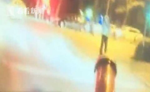 酒驾|酒驾司机飞速逃跑 外卖小哥载着交警一路猛追