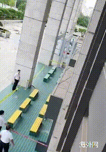 社会万象|“给我出来！”韩国KBS女主持正直播 门外男子挥镐狂砸