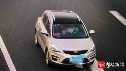 手机柜|企业集中放手机的地方管理不严 男子手头拮据一下顺走七部手机