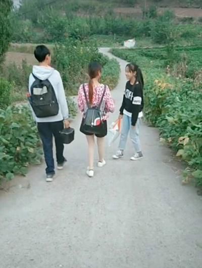 |她盼接过小雪视力的人，能帮孩子看一眼校园