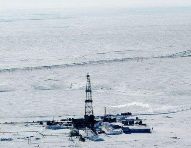 俄罗斯联手东方大国，争夺900万桶无主石油，美召集6国全力阻止