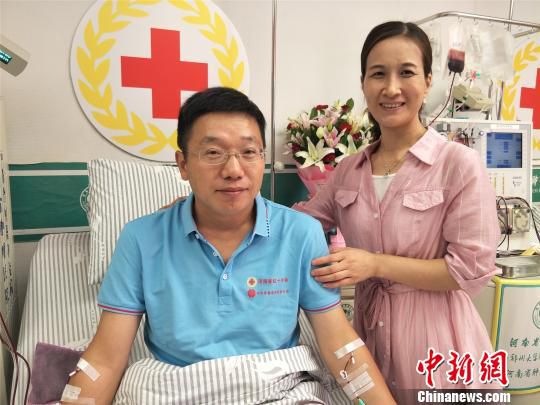 在家人的支持下，志愿者曾照宇捐献造血干细胞。　文梅英 摄