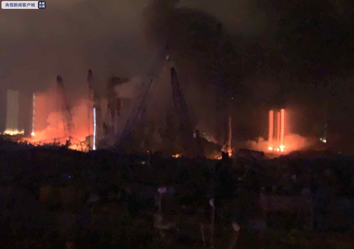 |黎巴嫩大爆炸现场一片狼藉 大火仍未扑灭