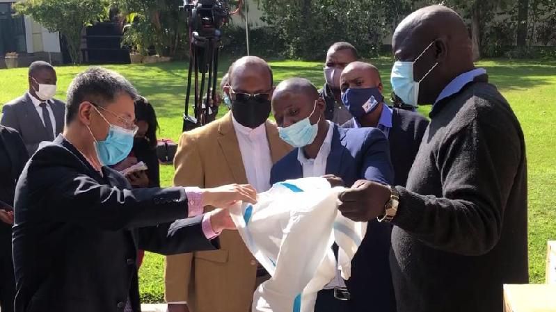 肺炎中共中央对外联络部向赞比亚执政党爱国阵线捐赠新冠肺炎抗疫物资