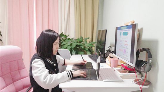 云课堂：一堂直播课如何诞生？教师精心备课，护航“云课堂”