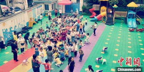 幼儿园地震时幼儿园老师带着176名孩子急速撤离