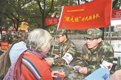 陈大桂烈士牺牲后，火箭军某旅成立了以他名字命名的为民服务队，多年来持续开展扶贫帮困献爱心活动。