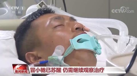 |心疼！被洪水卷走负伤战士呼吸道有浮萍草