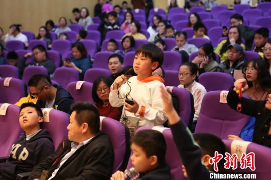 4月14日，上海科普大讲坛第118讲“‘看见’黑洞”在上海科技馆举办。上海科技馆 供图