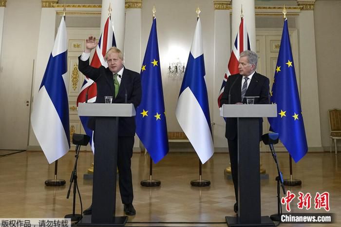 2022年5月11日，英国首相约翰逊与芬兰总统尼尼斯托举行新闻发布会。