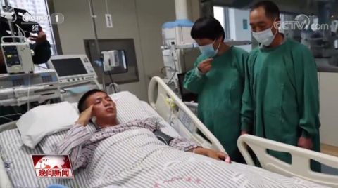 |心疼！被洪水卷走负伤战士呼吸道有浮萍草