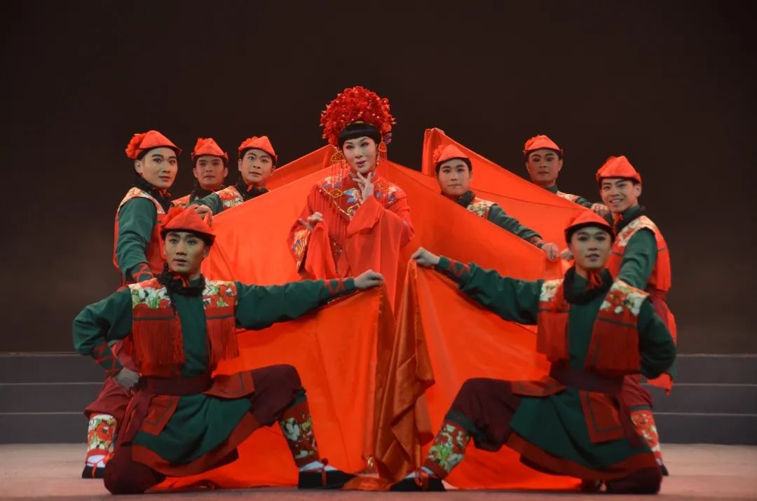 《风雨故园》豫剧《刘青霞》是著名豫剧表演艺术家汪全珍的三部曲之一