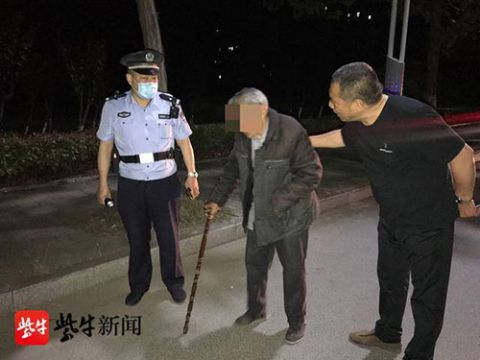 社会万象79岁老人：你们凭什么拉我？ 民警：我们为你寻家！